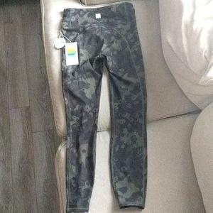 NWT Vuori Leggings